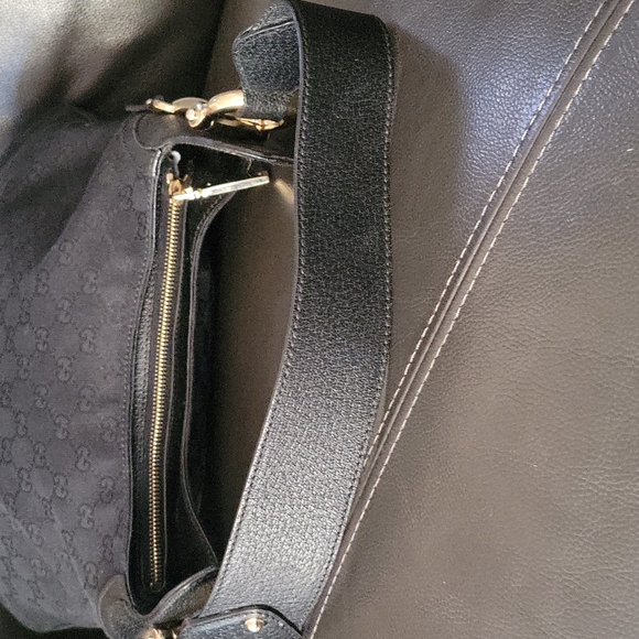 Black Gucci purse - Picture 3 of 10